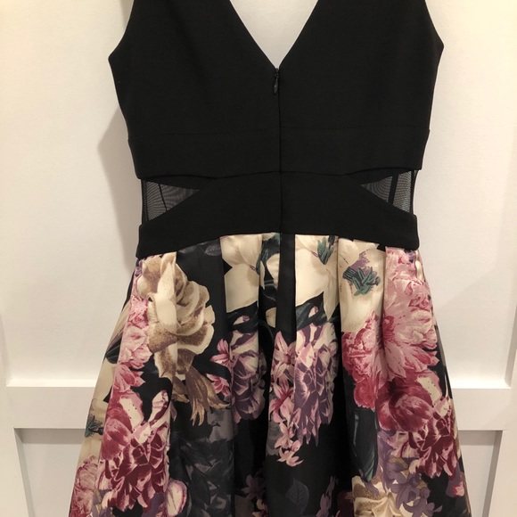 Xscape- Woman’s Floral Dress- Size 4 - Picture 5 of 12